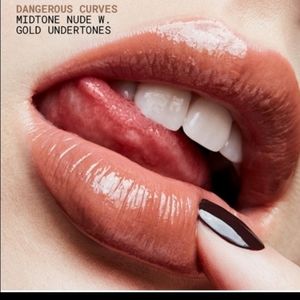 MAC Lipglass dangerous curves full size